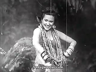 Exotic Babe Dances And Smiles (1940s Vintage)